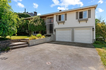 Photo 1 at 1594 Elinor Crescent, Mary Hill, Port Coquitlam