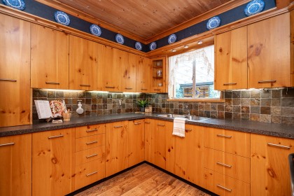 Photo 9 at 3554 Hastings Street, Woodland Acres PQ, Port Coquitlam