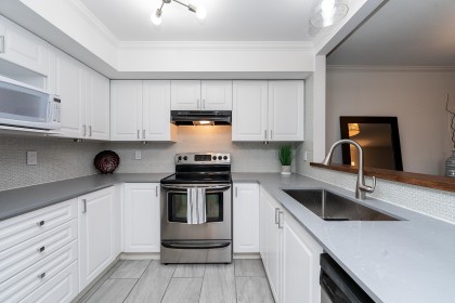 Photo 2 at 305 - 2340 Hawthorne Avenue, Central Pt Coquitlam, Port Coquitlam