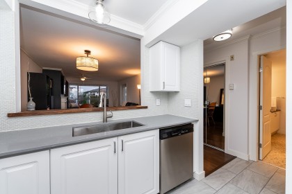 Photo 3 at 305 - 2340 Hawthorne Avenue, Central Pt Coquitlam, Port Coquitlam