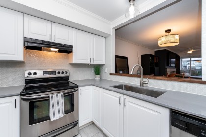 Photo 1 at 305 - 2340 Hawthorne Avenue, Central Pt Coquitlam, Port Coquitlam
