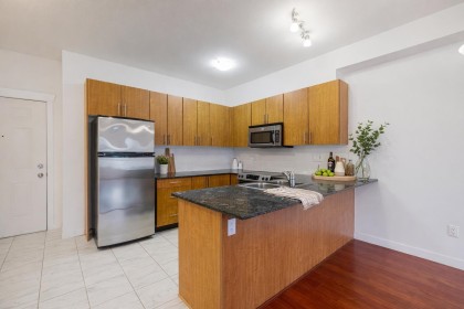 Photo 12 at 403 - 2488 Kelly Avenue, Central Pt Coquitlam, Port Coquitlam