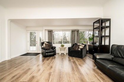 Photo 14 at 25745 Lougheed Highway, Thornhill MR, Maple Ridge