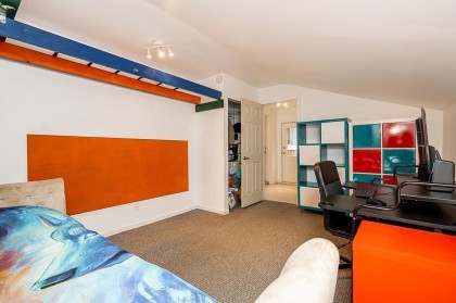 Photo 11 at 25745 Lougheed Highway, Thornhill MR, Maple Ridge