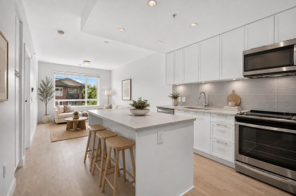 Photo 1 at 404 - 2382 Atkins Avenue, Central Pt Coquitlam, Port Coquitlam