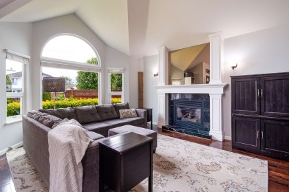 Photo 4 at 19660 Cedar Lane, Mid Meadows, Pitt Meadows