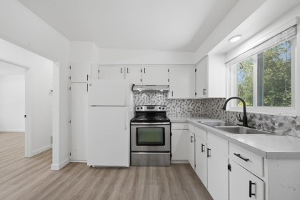Photo 3 at 3654 St. Thomas Street, Lincoln Park PQ, Port Coquitlam
