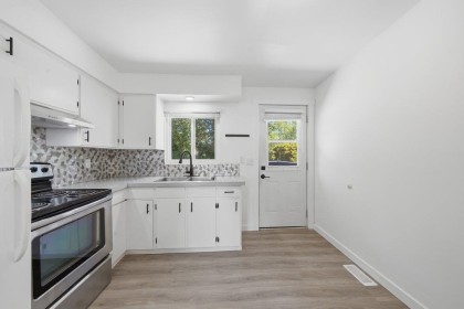 Photo 4 at 3654 St. Thomas Street, Lincoln Park PQ, Port Coquitlam
