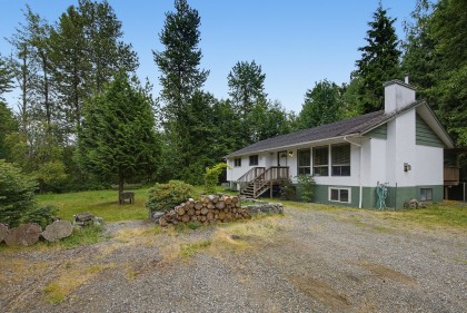 Photo 2 at 33539 Dewdney Trunk Road, Mission