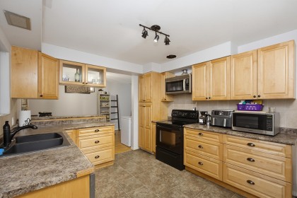 Photo 3 at 33539 Dewdney Trunk Road, Mission