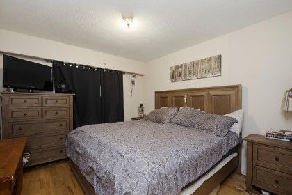 Photo 10 at 33539 Dewdney Trunk Road, Mission