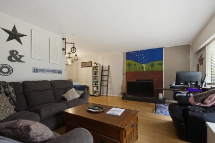 Photo 8 at 33539 Dewdney Trunk Road, Mission