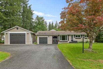 Photo 1 at 32955 Dewdney Trunk Road, Mission