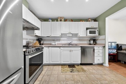 Photo 2 at 122 - 2678 Dixon Street, Central Pt Coquitlam, Port Coquitlam