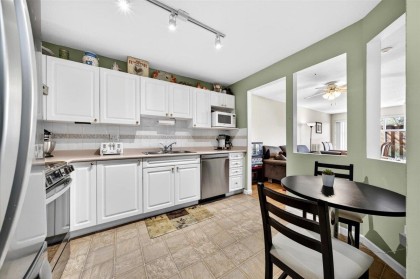 Photo 3 at 122 - 2678 Dixon Street, Central Pt Coquitlam, Port Coquitlam
