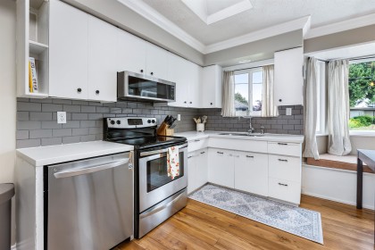Photo 9 at 21678 Mountainview Crescent, West Central, Maple Ridge