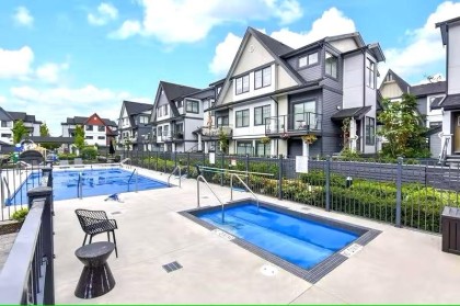Photo 2 at 82 - 19451 Sutton Avenue, South Meadows, Pitt Meadows