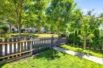Photo 4 at 1406 - 11295 Pazarena Place, East Central, Maple Ridge