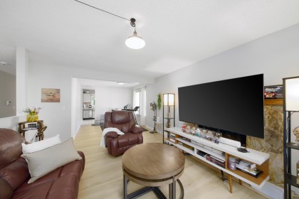 Photo 10 at 22130 River Bend, West Central, Maple Ridge