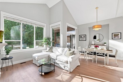 Photo 3 at 11053 Buckerfield Drive, Cottonwood MR, Maple Ridge