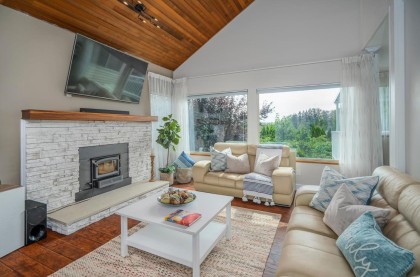 Photo 3 at 23005 Olund Crescent, East Central, Maple Ridge
