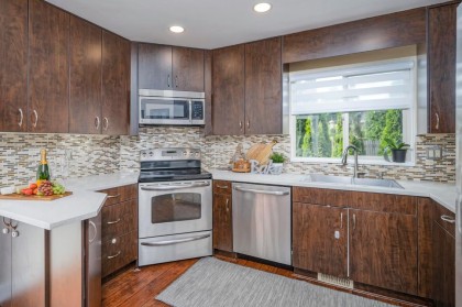 Photo 9 at 23005 Olund Crescent, East Central, Maple Ridge