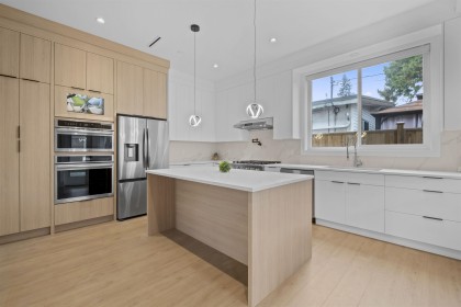 Photo 6 at 1 - 1433 Barberry Drive, Birchland Manor, Port Coquitlam