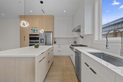 Photo 8 at 1 - 1433 Barberry Drive, Birchland Manor, Port Coquitlam