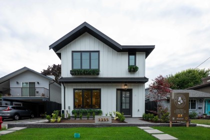 Photo 2 at 101 - 3355 Flint Street, Glenwood PQ, Port Coquitlam