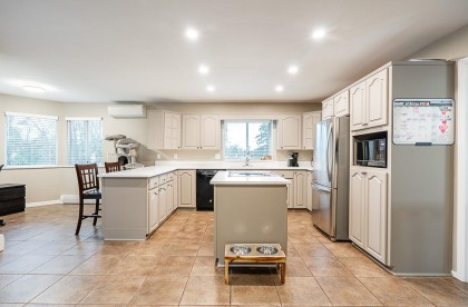 Photo 10 at 23368 124 Avenue, East Central, Maple Ridge
