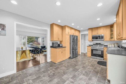 Photo 13 at 22938 Fuller Avenue, East Central, Maple Ridge