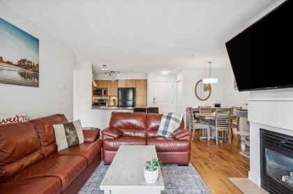 Photo 2 at 305 - 12020 207a Street, Northwest Maple Ridge, Maple Ridge