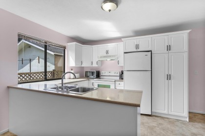 Photo 3 at 12229 Forest Place, Northwest Maple Ridge, Maple Ridge