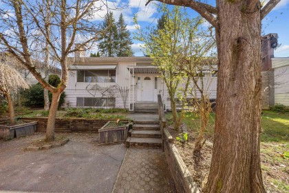 Photo 2 at 3356 Liverpool Street, Glenwood PQ, Port Coquitlam