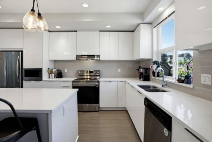 Photo 9 at 2104 - 11295 Pazarena Place, East Central, Maple Ridge