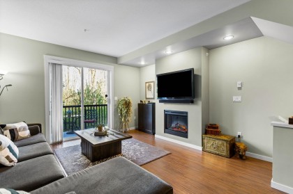 Photo 5 at 25 - 2495 Davies Avenue, Central Pt Coquitlam, Port Coquitlam