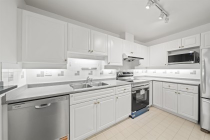 Photo 5 at 301 - 1669 Grant Avenue, Glenwood PQ, Port Coquitlam