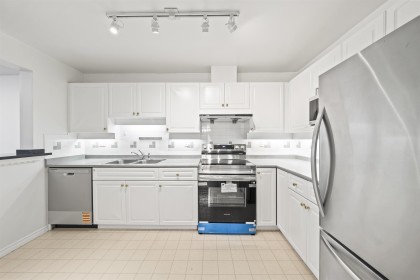 Photo 4 at 301 - 1669 Grant Avenue, Glenwood PQ, Port Coquitlam