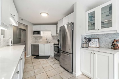 Photo 3 at 408 - 2551 Parkview Lane, Central Pt Coquitlam, Port Coquitlam