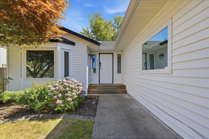 Photo 2 at 12110 Blossom Street, East Central, Maple Ridge