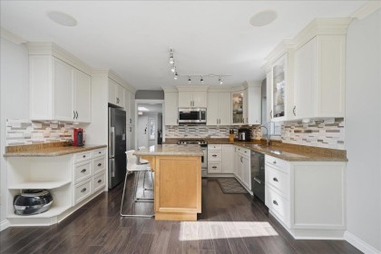 Photo 12 at 12110 Blossom Street, East Central, Maple Ridge