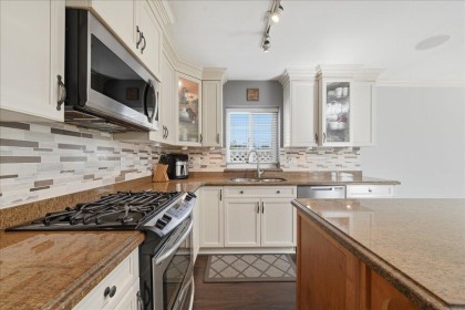 Photo 10 at 12110 Blossom Street, East Central, Maple Ridge