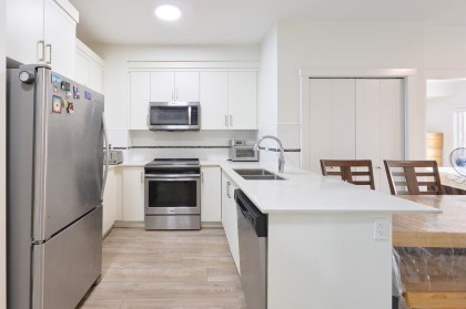 Photo 2 at 305 - 22577 Royal Crescent, East Central, Maple Ridge