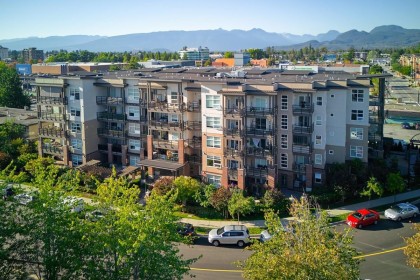 Photo 1 at 305 - 22577 Royal Crescent, East Central, Maple Ridge