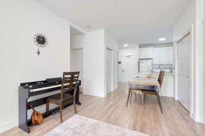 Photo 10 at 305 - 22577 Royal Crescent, East Central, Maple Ridge