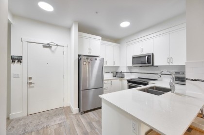 Photo 4 at 305 - 22577 Royal Crescent, East Central, Maple Ridge