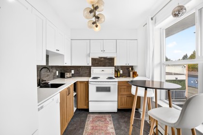 Photo 4 at 306 - 22347 Lougheed Highway, West Central, Maple Ridge