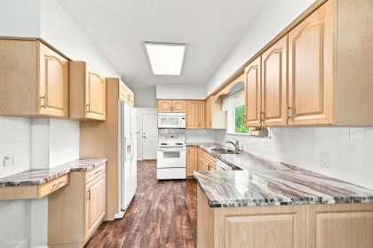 Photo 7 at 20259 Wanstead Street, Southwest Maple Ridge, Maple Ridge