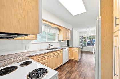 Photo 9 at 20259 Wanstead Street, Southwest Maple Ridge, Maple Ridge