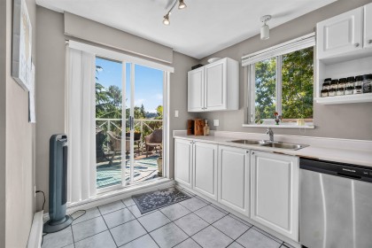 Photo 13 at 422 - 2551 Parkview Lane, Central Pt Coquitlam, Port Coquitlam